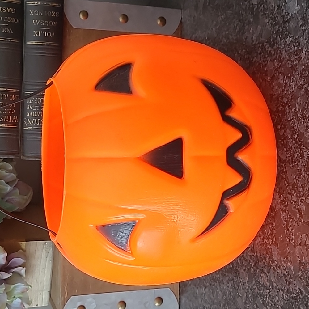 VINTAGE EMPIRE ORANGE PUMPKIN BLOW MOLD HALLOWEEN TREAT BUCKET
